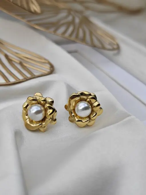 Orecchini Camelia con perla gold