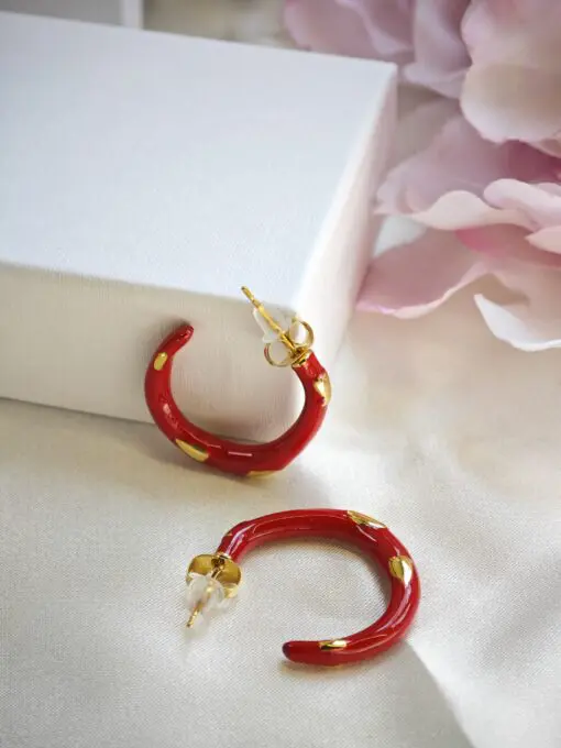 Orecchino Martellato in rosso