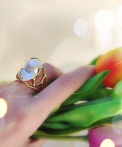 Anello Medusa con perla scaramazza - immagine 2