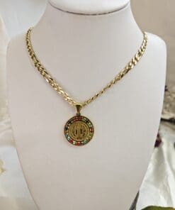 Collana lunga con medaglia multicolore