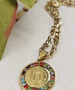 Collana lunga con medaglia multicolore - immagine 3