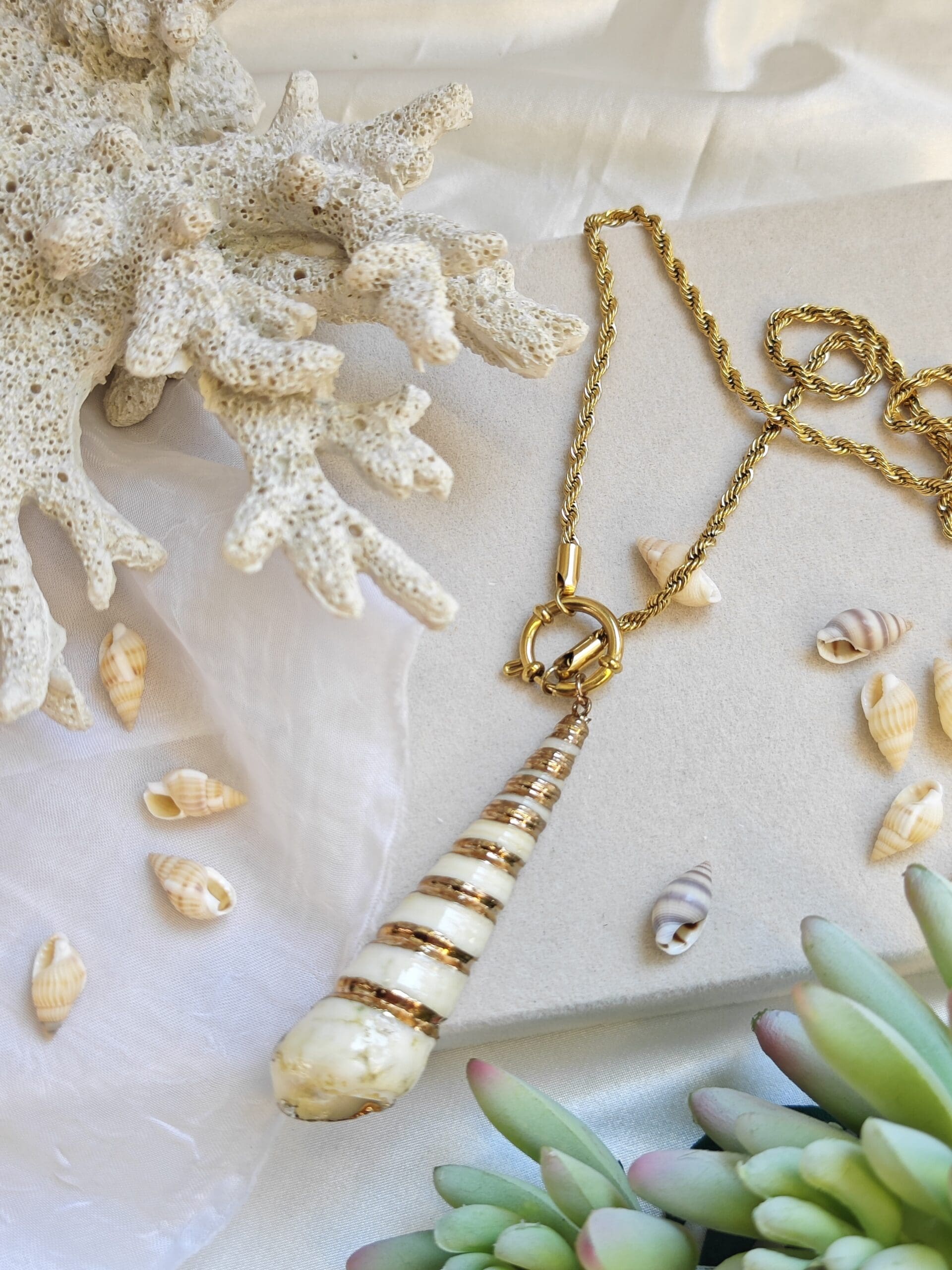 Collana con conchiglia naturale - immagine 3