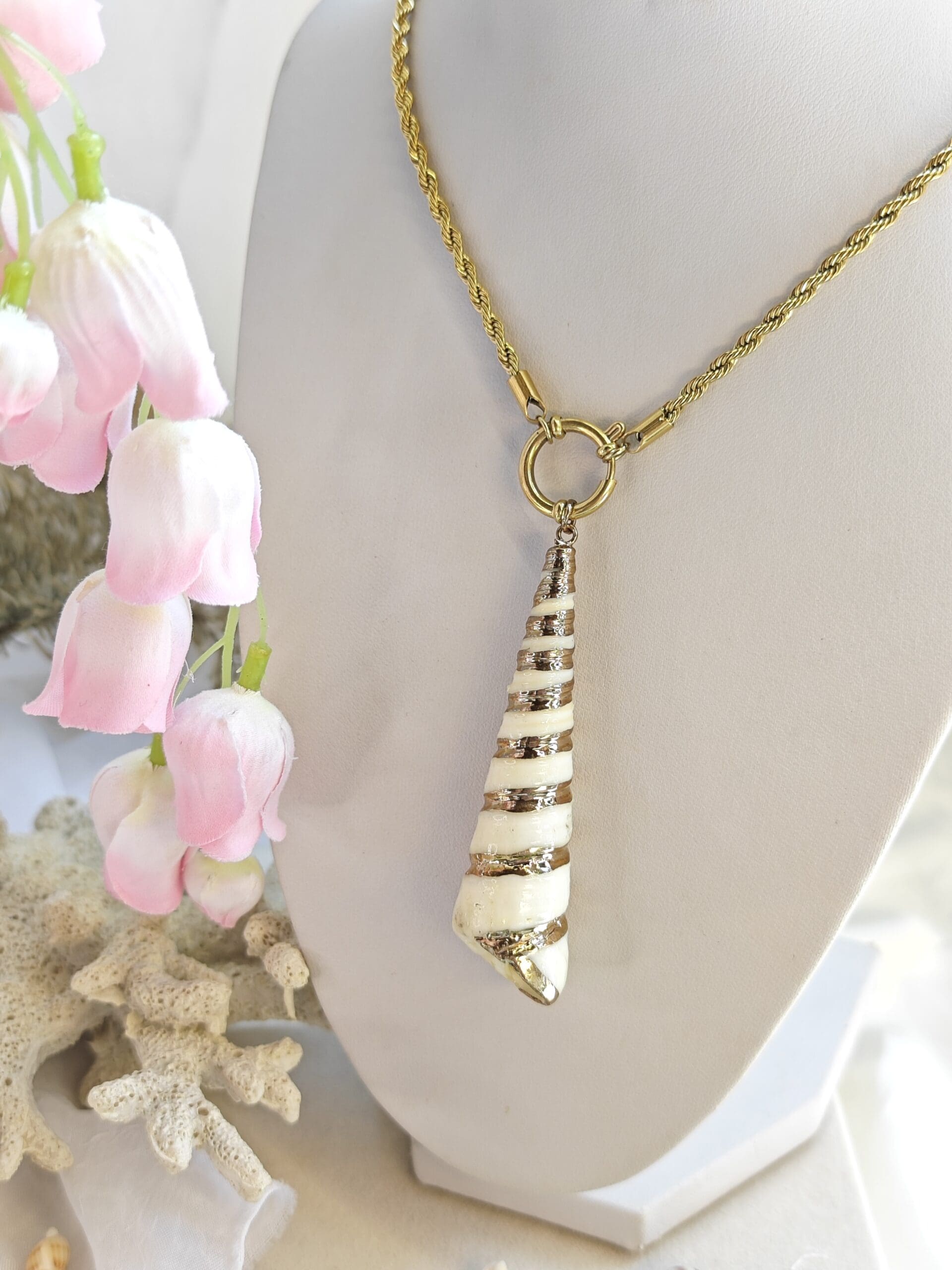 Collana con conchiglia naturale - immagine 2