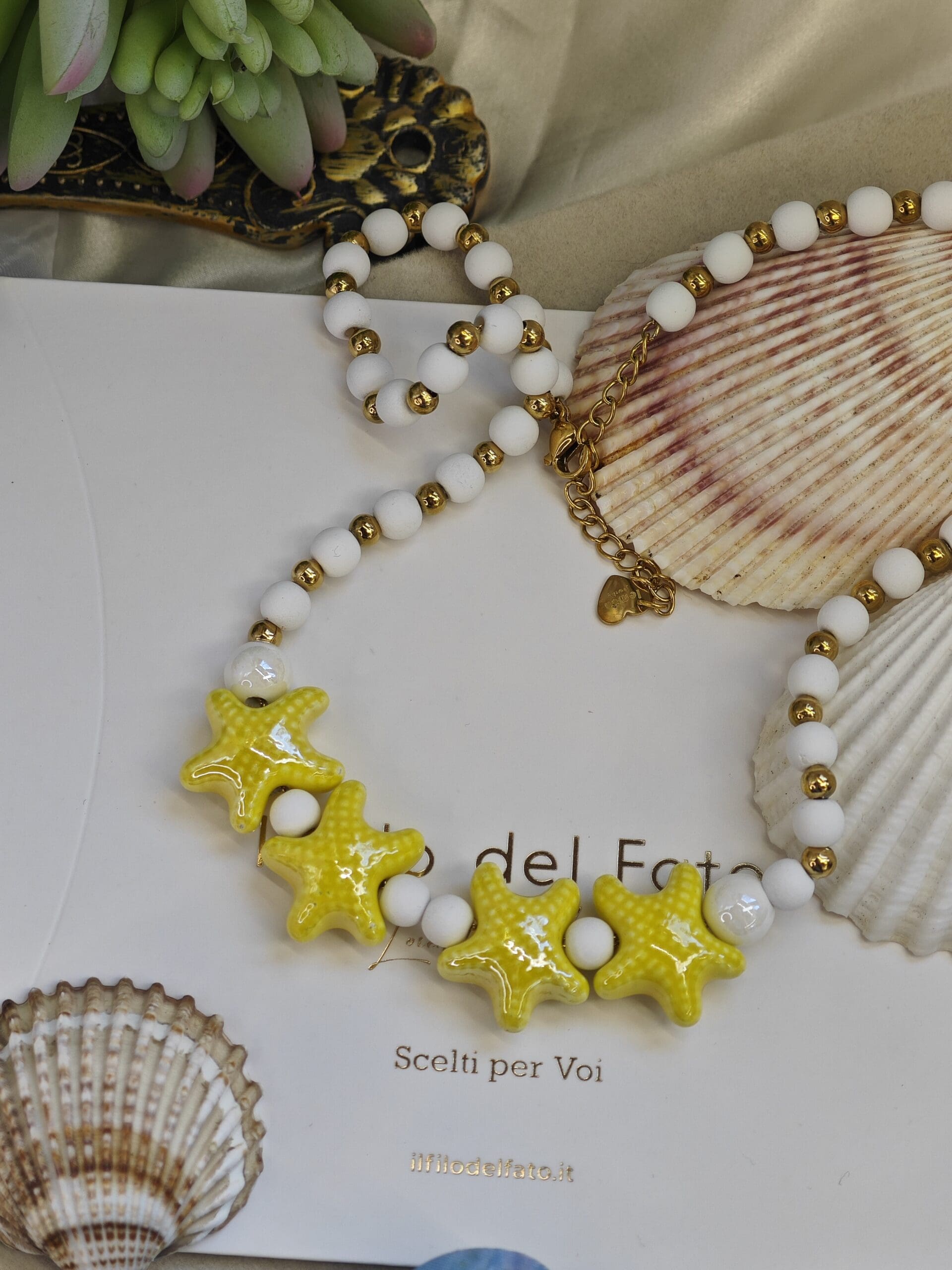 Collana con stelle in ceramica giallo sole