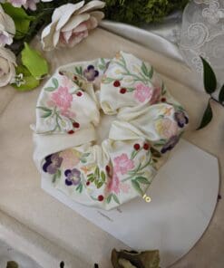 Scrunchie elastico ricamato fiorito