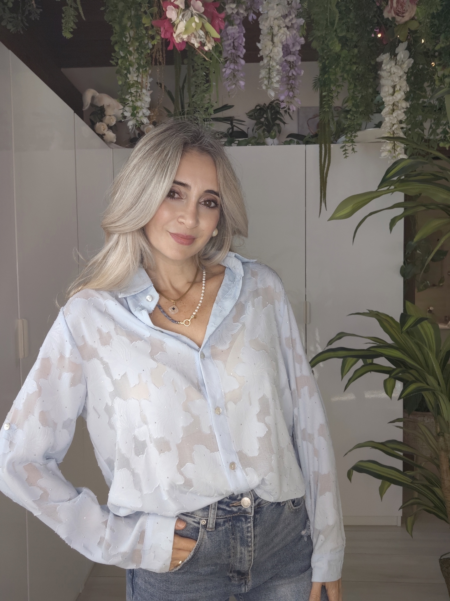 Camicia fiori in trasparenza con punti luce - immagine 8