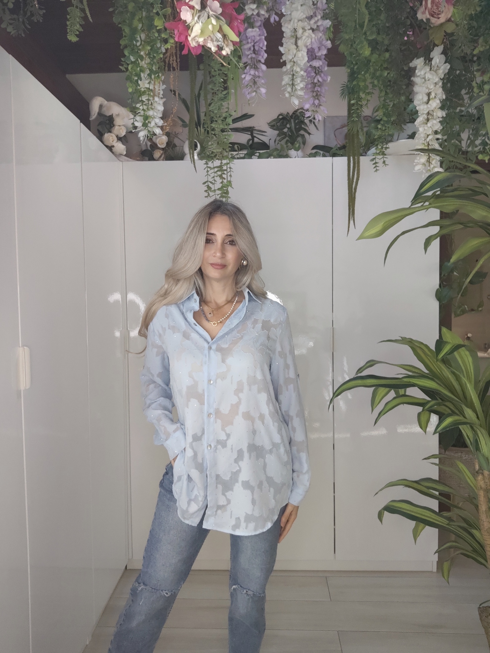 Camicia fiori in trasparenza con punti luce - immagine 6
