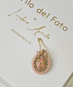 Alternative view of Spilla con medaglione dipinto